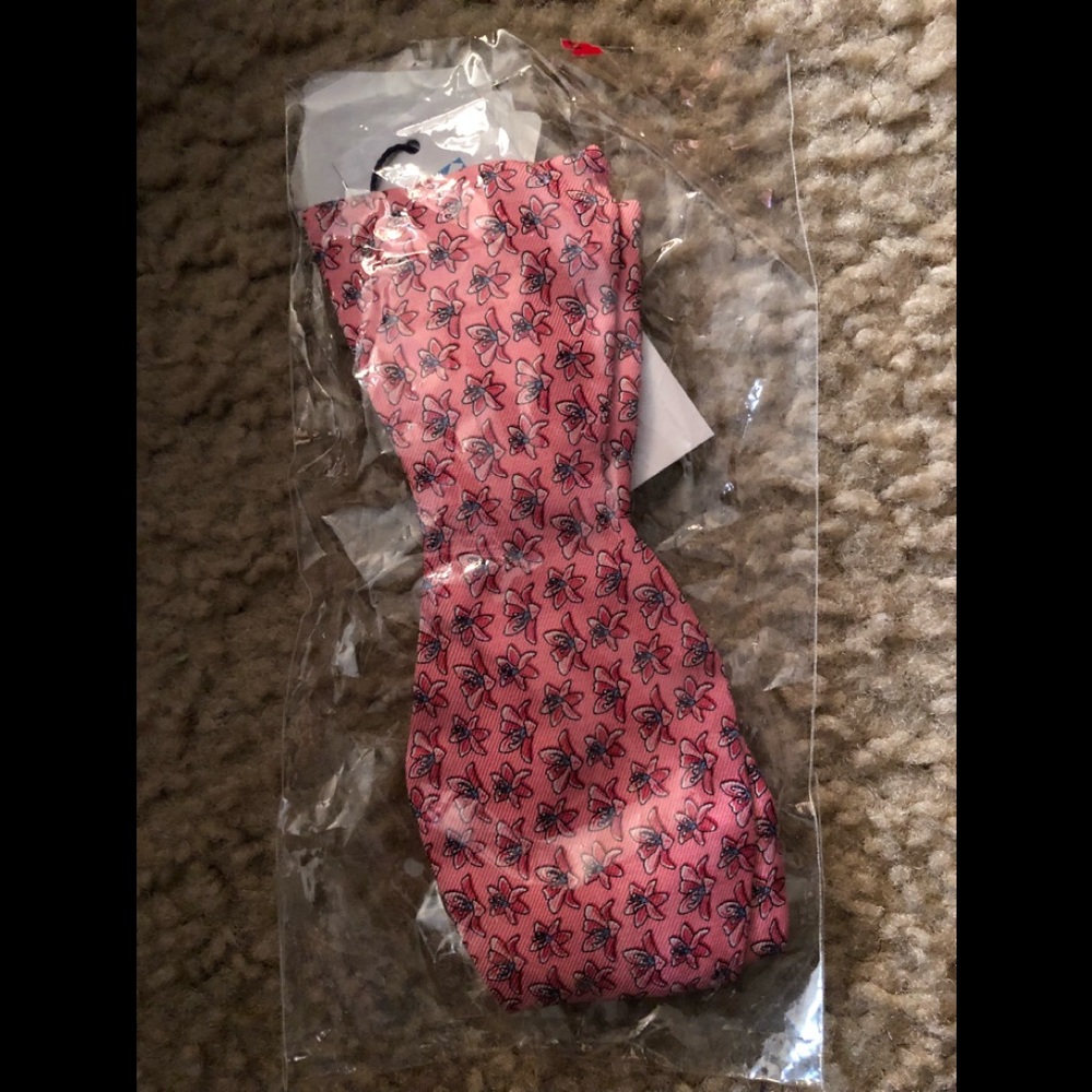 Vineyard  Vine Pink Bow tie